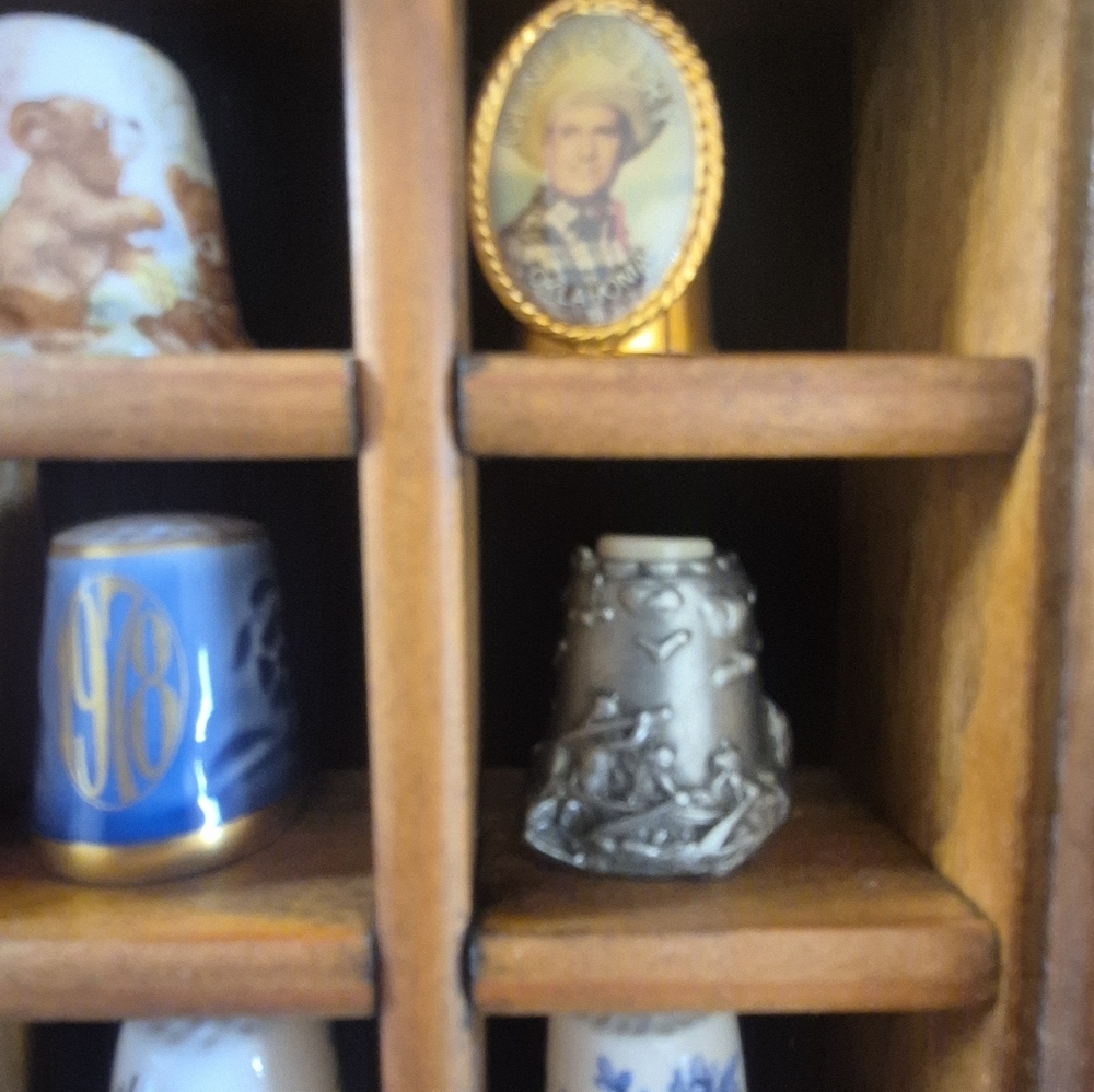 Vintage Porcelian Thimble Collection - Picture 3 of 7